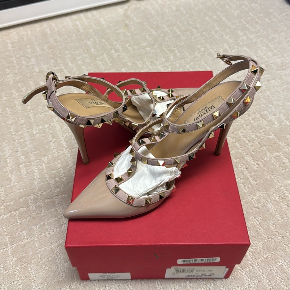 Valentino Rockstud Caged Pump in Poudre